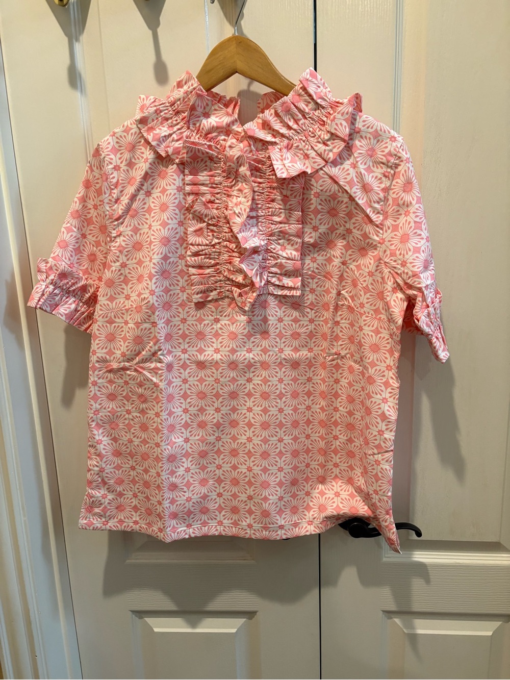 Elizabeth Wilson Ruffled Pink Floral-Print Blouse with Front Placket